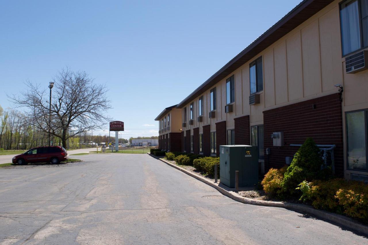 Amerivu Inn And Suites Shawano Wi Екстериор снимка