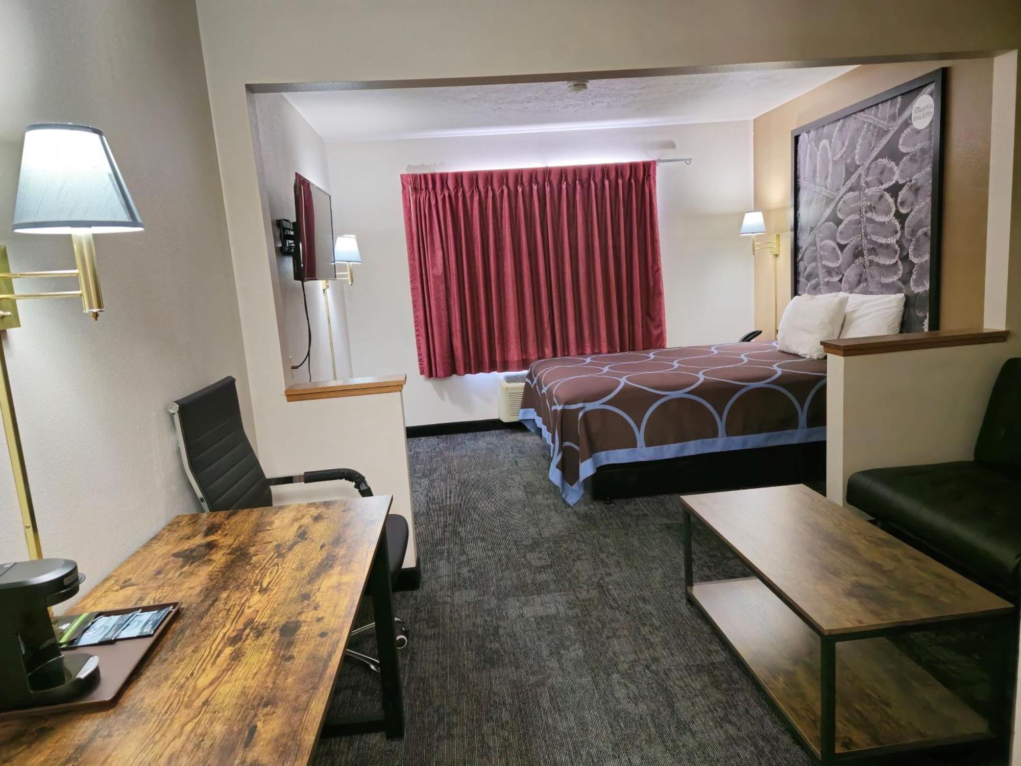 Amerivu Inn And Suites Shawano Wi Екстериор снимка